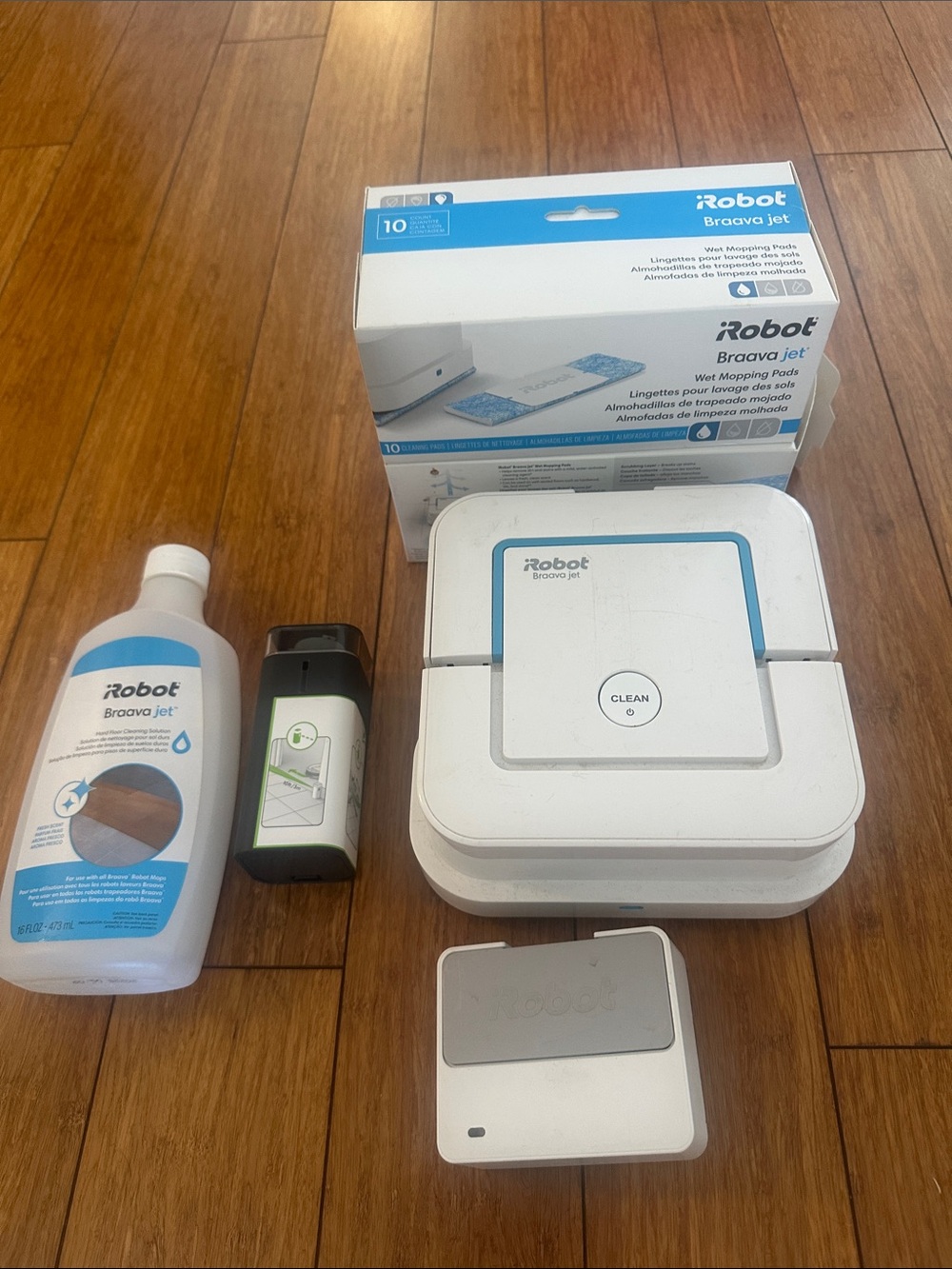 Braava jet White Robotic Mopping System with Cleaning Solution